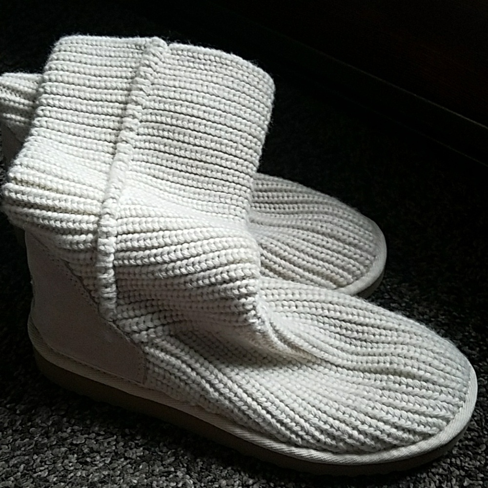 Cream colored sweater Uggs